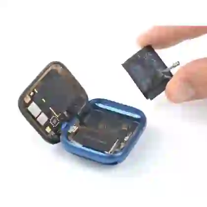 Thay pin  Apple Watch Series 7 chính hãng Aries 1