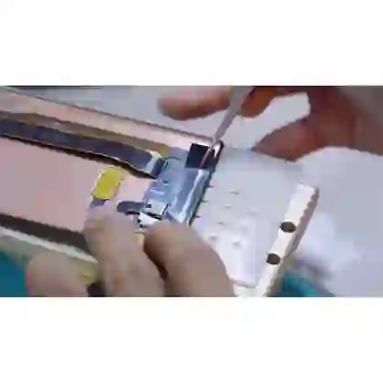 Ép cổ cáp màn hình Samsung Galaxy Galaxy S24 Ultra 3