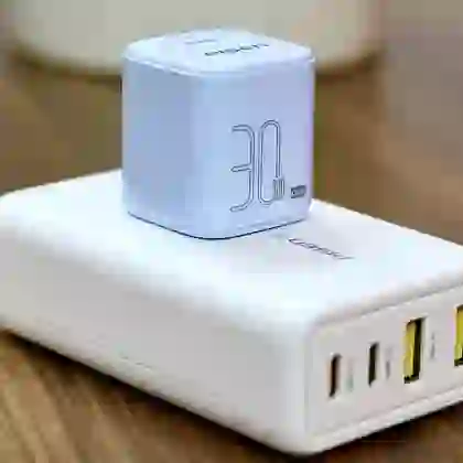 wp-content/uploads/images/products/243631/sac-pisen-quick-mr-white-tiny-usb-c-30w-17754678928418.png