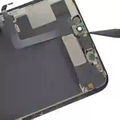 Thay dây nối loa trong iPhone 11 Pro chính hãng Safety 1