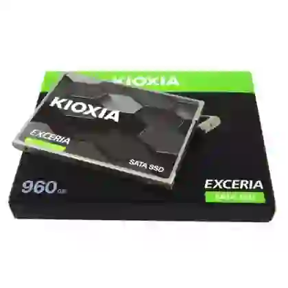 Thay ổ cứng SSD KIOXIA EXCERIA R550 SATA3 960GB 3