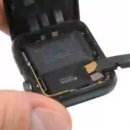 Thay pin  Apple Watch Series 2 chính hãng Aries 3