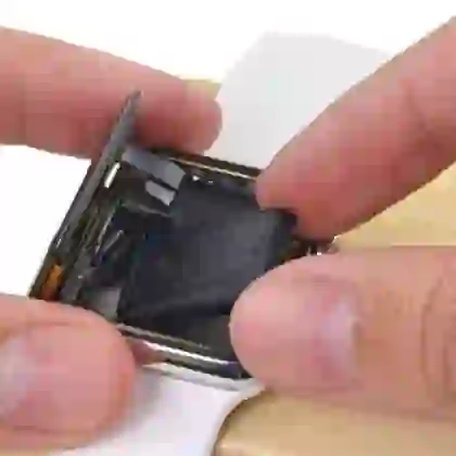 Thay pin Apple Watch Series 4 chính hãng Aries 2