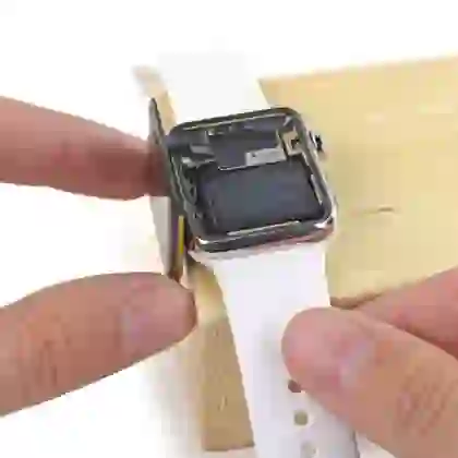 Thay pin Apple Watch Series 4 chính hãng Aries 3