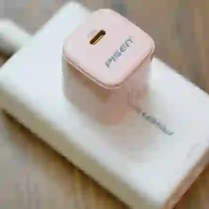 wp-content/uploads/images/products/243631/sac-pisen-quick-mr-white-tiny-usb-c-30w-17754679043134.png