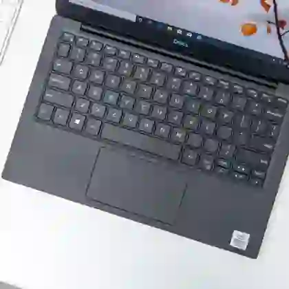 wp-content/uploads/images/products/252982/laptop-dell-xps-13-7390-cu-tray-xuoc-17563002107333.png