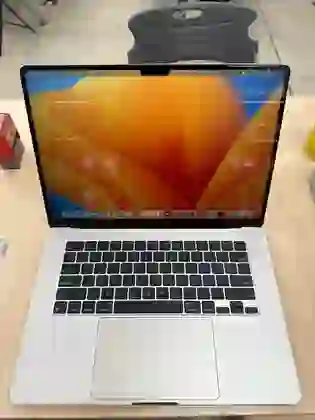 APPLE MACBOOK AIR 15 M2 8CPU 10GPU 8GB 256GB 2023 TRẮNG VÀNG SẠC 70W (Z18R00043) CŨ - ĐẸP - ****YDX0WY - 1