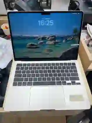Macbook Air M2 13 inch 8GB 256GB 2022 - Cũ trầy xước - Trắng vàng - ****YTJP7M - 1