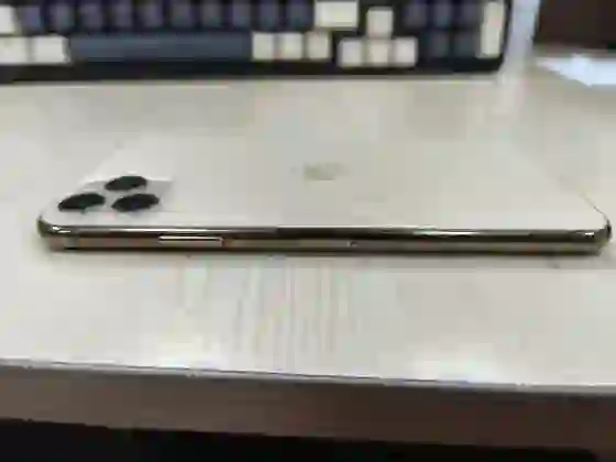 iPhone 11 Pro Max 64GB cũ trầy xước - *********667192 - 3