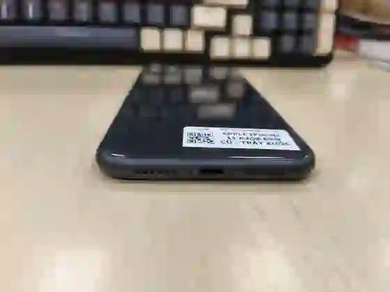 iPhone 11 64GB cũ trầy xước - ******E1N735 - 6
