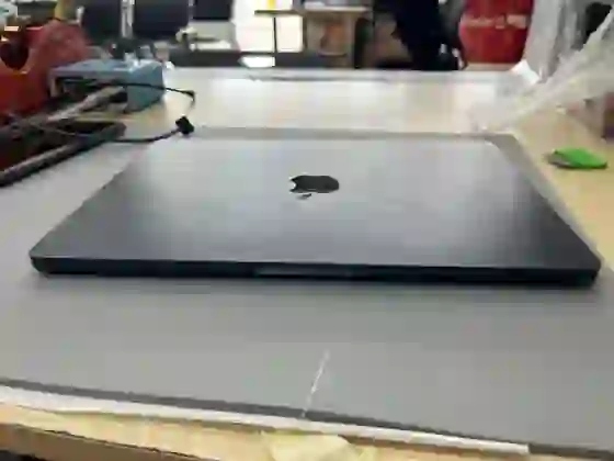 APPLE MACBOOK AIR 13 M3 8CPU 8GPU 8GB 256GB 2024 ĐEN SẠC 30W (MRXV3) CŨ - TRẦY XƯỚC - ****314R32 - 8
