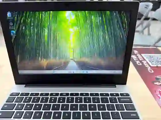 Laptop Samsung Galaxy Chromebook Go 4GB 32GB - Đã kích hoạt - Bạc - ********A0002A - 1