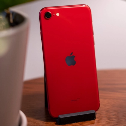 kính lưng iPhone SE 2022 chính hãng GENA 3