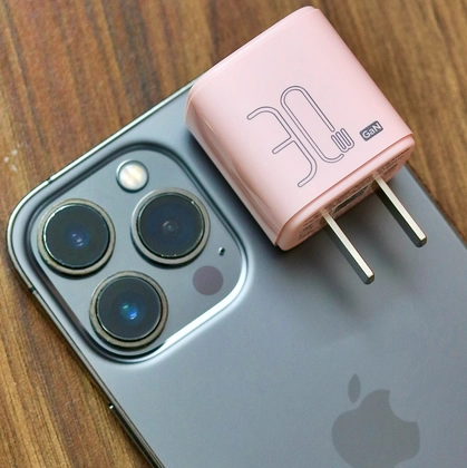 wp-content/uploads/images/products/243631/sac-pisen-quick-mr-white-tiny-usb-c-30w-17754679574545.png