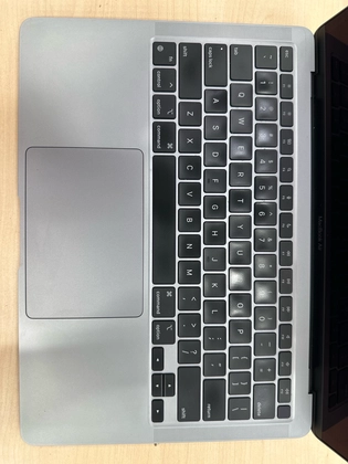 APPLE MACBOOK AIR M1 256GB 2020 XÁM (MGN63) CŨ - TRẦY XƯỚC - AAQ6L4 - 4