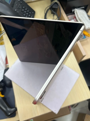 Macbook Air M2 13 inch 8GB 256GB 2022 - Cũ trầy xước - Trắng vàng - YTJP7M - 6