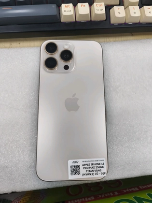 iPhone 16 Pro Max 256GB - Cũ đẹp - Titan vàng - 765YG5 - 3