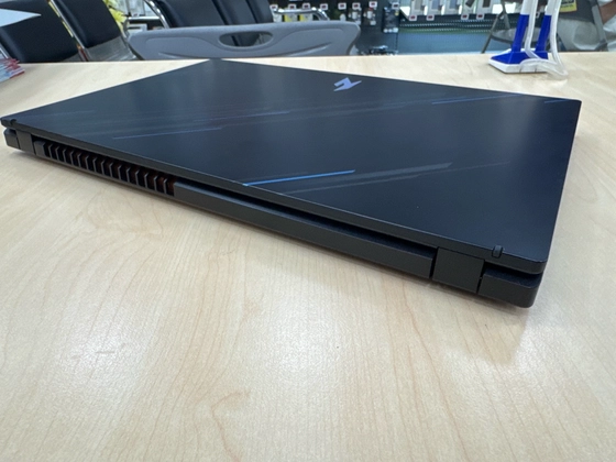 Laptop Gaming Acer Nitro V 15 PROPANEL ANV15-51-73BT - Đã kích hoạt - Đen - 5B7600 - 9