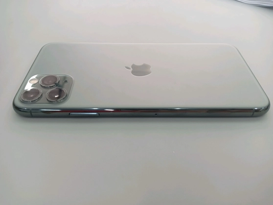 iPhone 11 Pro Max 64GB cũ trầy xước - E3N70W - 4
