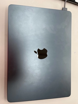 APPLE MACBOOK AIR 13 M3 8CPU 8GPU 8GB 256GB 2024 ĐEN SẠC 30W (MRXV3) CŨ - TRẦY XƯỚC - 314R32 - 2