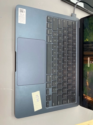 APPLE MACBOOK AIR 13 M3 8CPU 8GPU 8GB 256GB 2024 ĐEN SẠC 30W (MRXV3) CŨ - TRẦY XƯỚC - 314R32 - 4