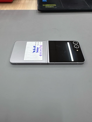 Samsung Galaxy Z Flip6 5G 256GB - Cũ trầy xước - Xám - 943257 - 4