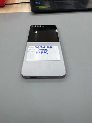 Samsung Galaxy Z Flip6 5G 256GB - Cũ trầy xước - Xám - 943257 - 7