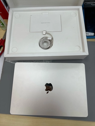Macbook Air M2 15 inch 8CPU 10GPU 8GB 256GB 2023 - Trắng Vàng - Cũ trầy xước - QW4YFP - 1