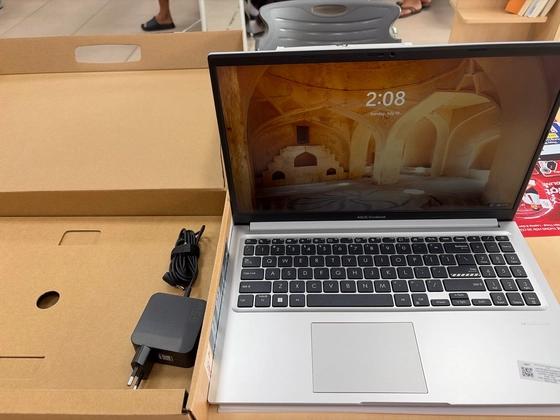 Laptop ASUS Vivobook 15 X1502VA-BQ886W - Cũ trầy xước - Bạc - 320240 - 1