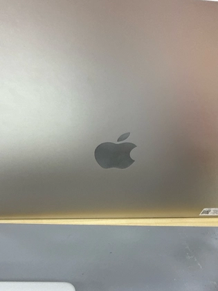 Macbook Air M1 13 inch 8GB 512GB 2020 - Cũ xước cấn - Vàng - YLQ6LD - 2