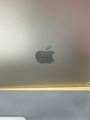 Macbook Air M1 13 inch 8GB 512GB 2020 - Cũ xước cấn - Vàng - YLQ6LD - 8
