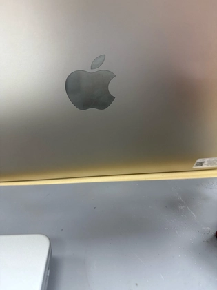 Macbook Air M1 13 inch 8GB 512GB 2020 - Cũ xước cấn - Vàng - YLQ6LD - 9